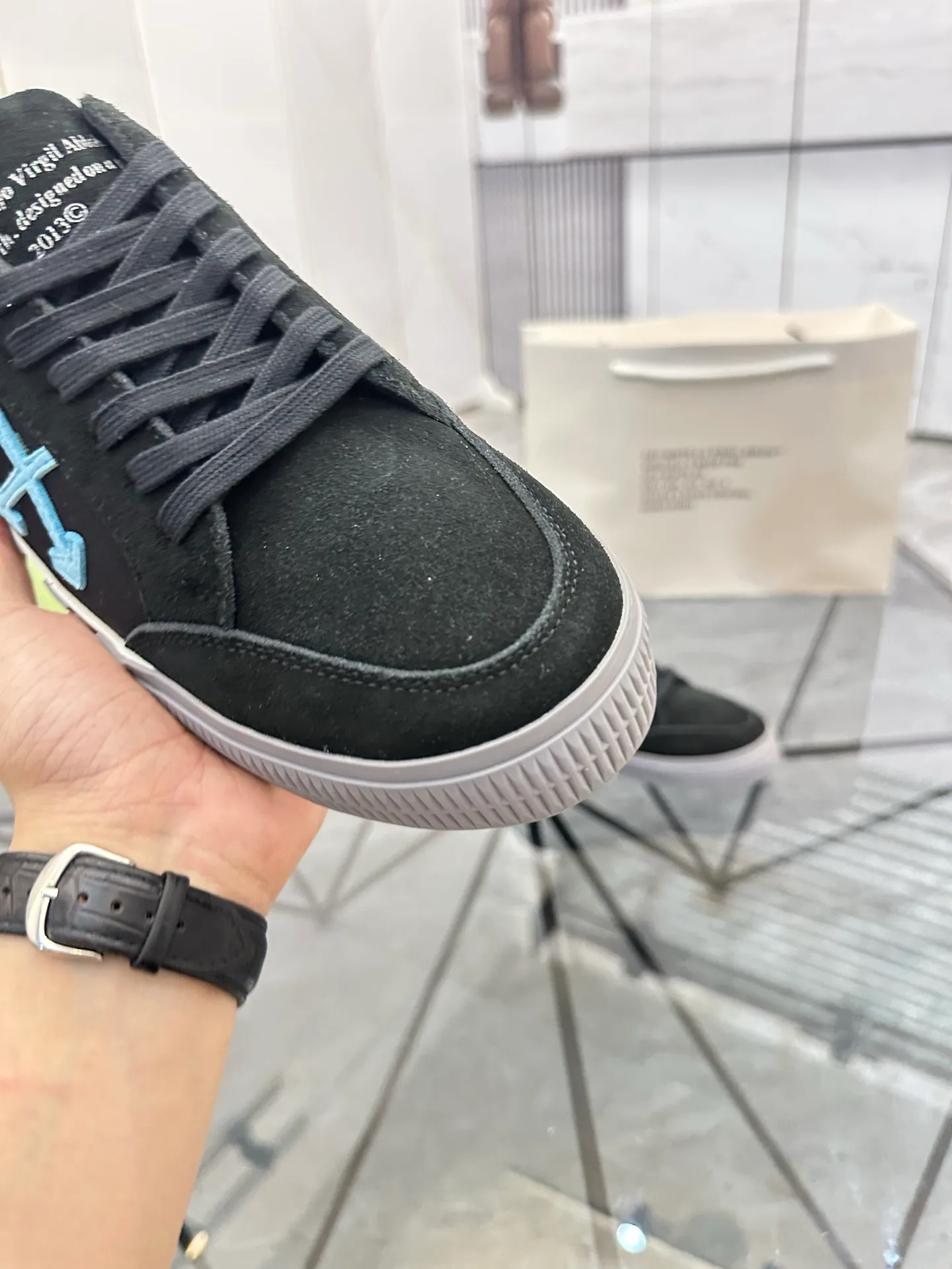 Selling men's shoes 💰: 💰P440¥ Product trademark: OFF WHITE * "OFF WHITE*" low-top casual shoes Regular size: 35-45 (can be customized to 46) Couple style Product materials: imported nubuck leather upper spliced ​​with original fabric, breathable lining, original outsole. No.: H203